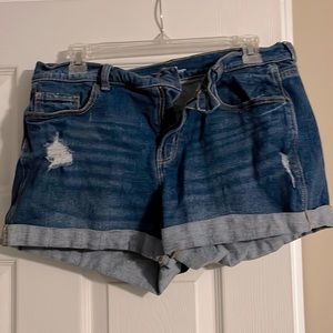 Old Navy boyfriend mid rise Gene cuff shorts size 10